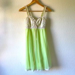 Vintage 60s ~ 70s Lace Trim Chemise Slip